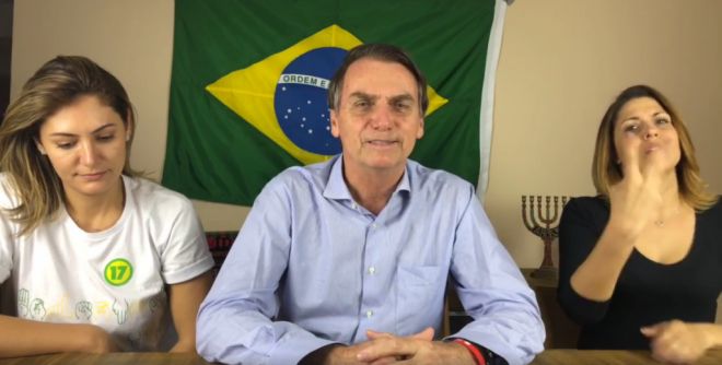 Bolsonaro é eleito presidente e diz que vai governar respeitando a Constituição