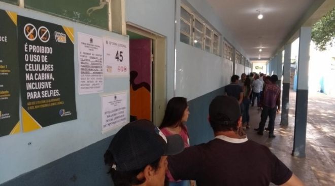 Eleitores são presos por fotografar e filmar voto na urna