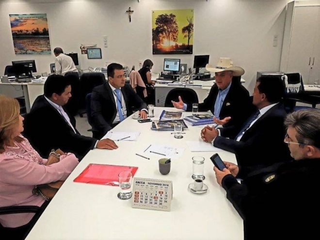 Prefeito discute a liberação de R$ 52 milhões e continuidade de obras