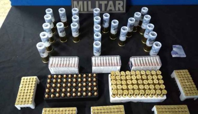 Homem é preso com mais de 500 munições de quatro calibres diferentes