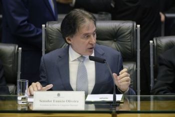 Posse de Bolsonaro será às 15h de 1º de janeiro, diz Eunício