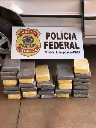 Polícia Federal apreende 30 kg de cocaína escondida em veículo