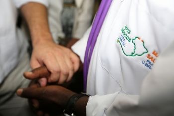 Cuba deixa Mais Médicos por discordar de exigências do governo eleito