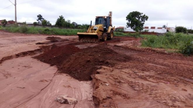 Prefeitura realiza ações de reparos em bairros após forte chuva