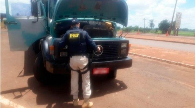 Em rodovias do estado, PRF recupera dois carros e um caminhão roubados