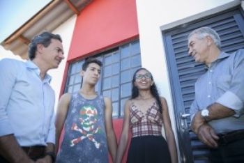 Famílias da comunidade Cidade de Deus começam a receber casas