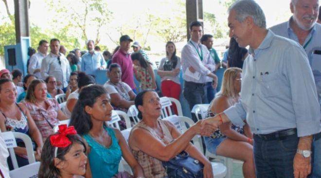 Governador assina contrato habitacional que beneficia 192 famílias do interior