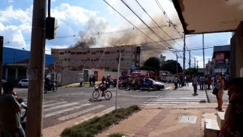 Incêndio atinge hotel na região da antiga rodoviária da capital