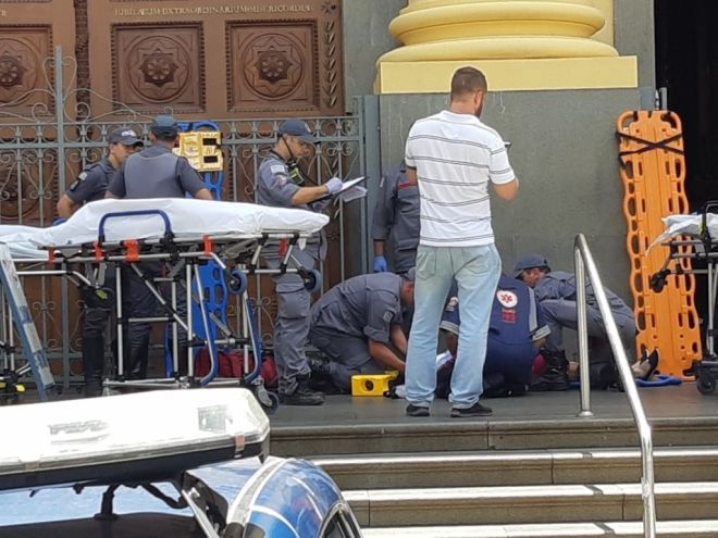 Homem invade missa, mata quatro e comete suicídio na Catedral de Campinas