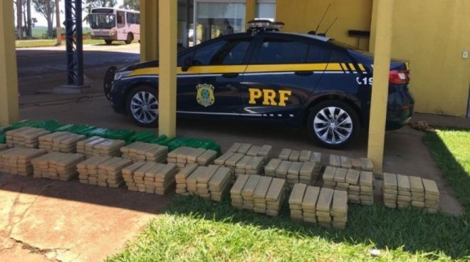Após perseguição, traficantes abandonam meia tonelada de maconha