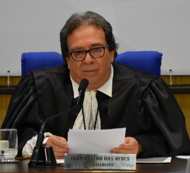 TCE-MS empossa Iran Coelho das Neves como presidente para biênio 2019-2020 