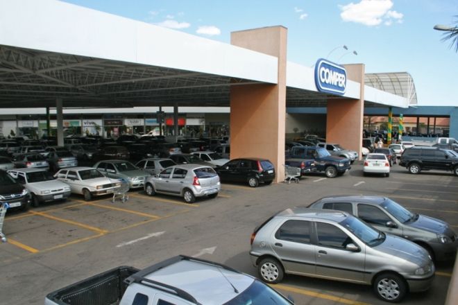 Clientes são surpreendidos com cobrança de estacionamento em Supermercados Comper