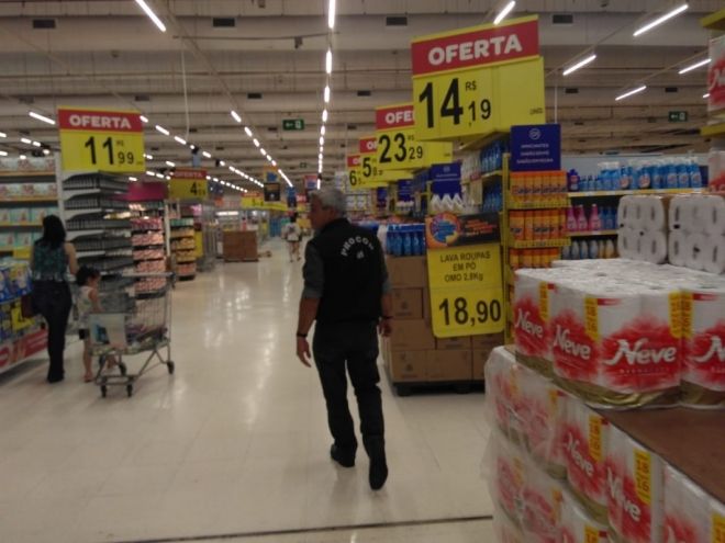 Denúncia leva o Procon a achar irregulares em tradicional supermercado da Capital