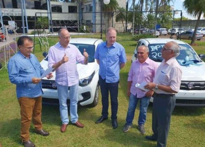Prefeitura entrega mais dois carros 0km do IPTU 2018