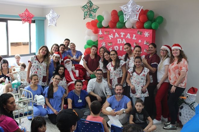 Ala de pediatria do HU-UFGD recebe presentes do Papai Noel
