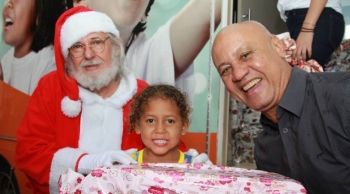 Servidores estaduais distribuem 15 mil brinquedos em ação de Natal