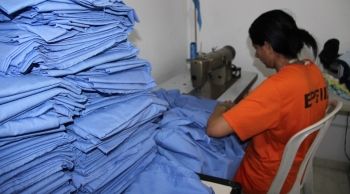  Detentas da Capital confeccionam lençóis para o Hospital de Câncer