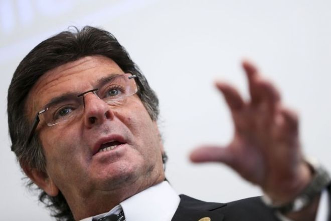Ministro do STF suspende investigação sobre movimentações de Queiroz