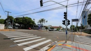 Para garantir ‘onda-verde’, Prefeitura troca semáforos das principais vias da Capital 