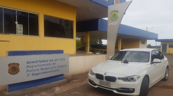 PRF recupera carro de luxo roubado em Miranda