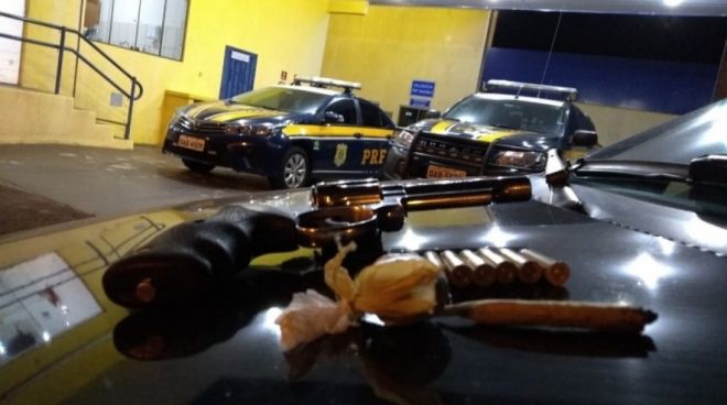 PRF prende trio com revólver e maconha em Naviraí