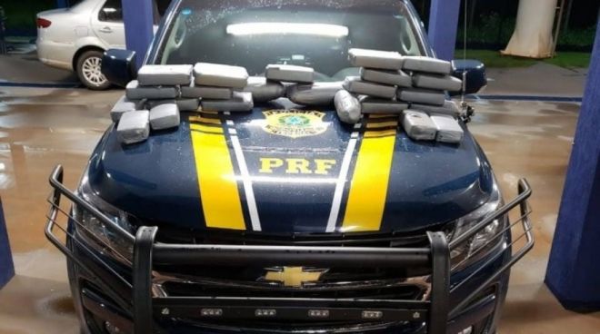PRF prende dupla transportando cocaína e pasta base em tanque de carro