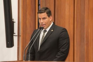 Deputados eleitos são empossados durante sessão solene da ALMS