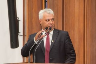 Deputados eleitos são empossados durante sessão solene da ALMS