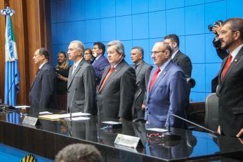 Deputados eleitos são empossados durante sessão solene da ALMS
