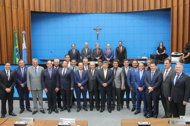 Deputados eleitos são empossados durante sessão solene da ALMS