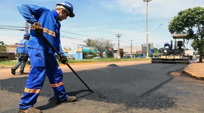 Obras na principal avenida douradense devem encerrar em abril