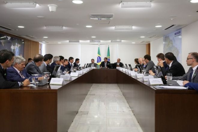 Bolsonaro assina Projeto de Lei Anticrime