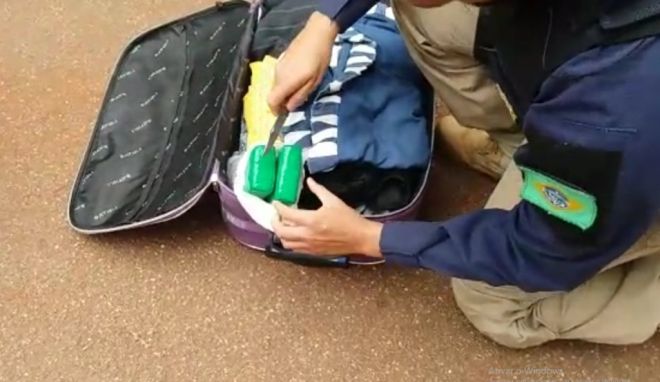 PRF apreende 22 kg de maconha em ônibus de viagem na BR-163