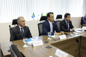 Marcos Derzi preside encontro entre Azambuja e Geoterra para assinatura de acordo