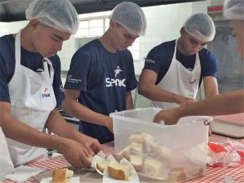 Senac Gastronomia realiza ação beneficente com alunos no Cotolengo