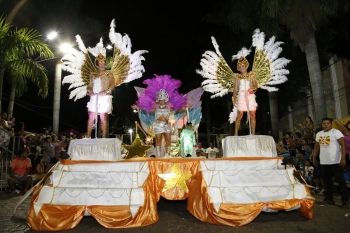 Carnaval em Corumbá teve desfile de cinco Escolas de Samba neste domingo