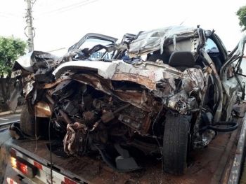 Acidente entre carro e carreta deixa quatro mortos na BR-158