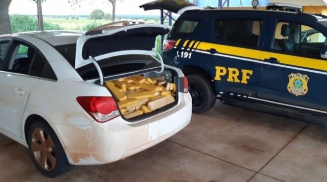 Dois homens são presos e PRF apreende 340 kg de maconha em Nova Andradina