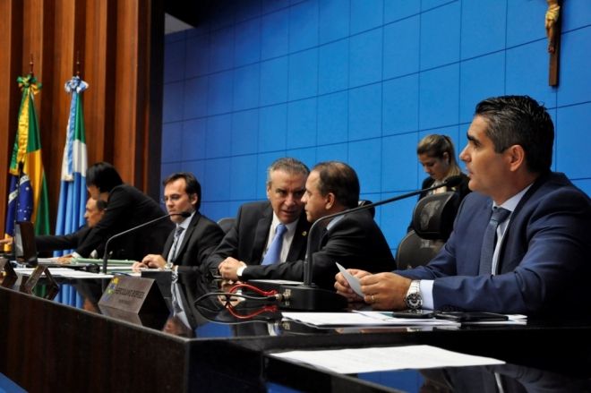 Deputados derrubam veto total ao PL que autoriza Capelania Escolar