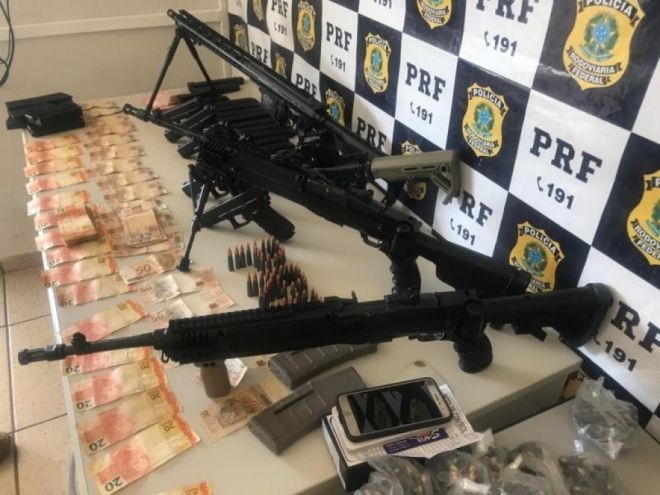 PRF apreende 10 armas e quase 3 mil munições a caminho de São Paulo
