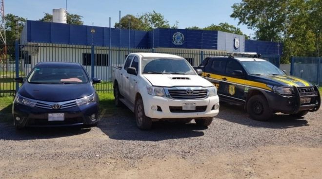 PRF prende três bolivianos com veículos de luxo adulterados