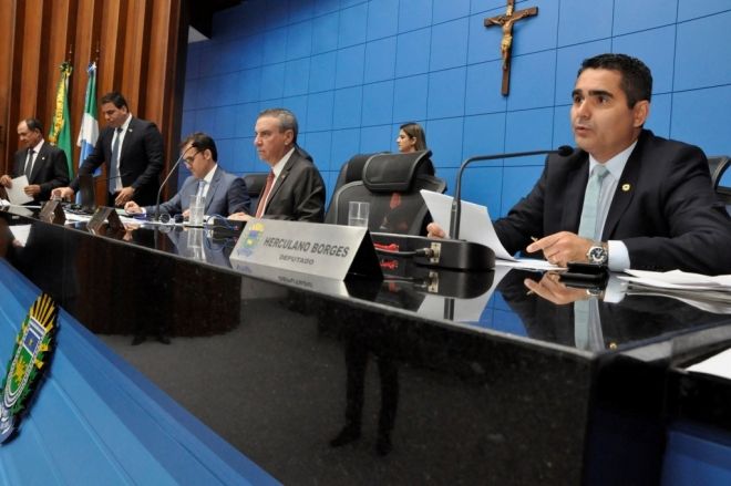 Deputados aprovam PL que beneficia mesários das eleições