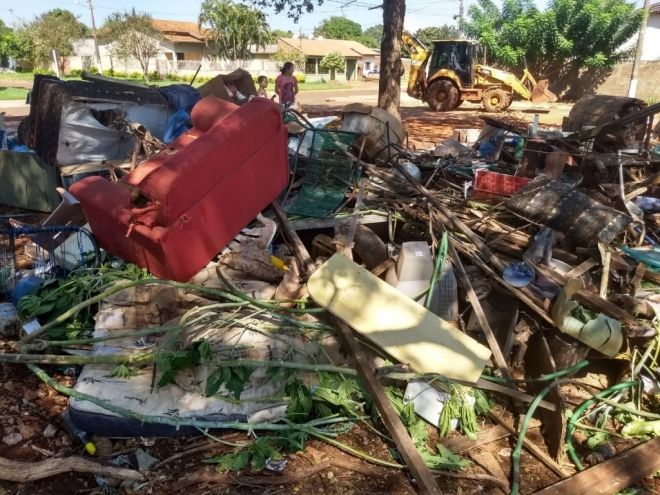 Mutirão recolhe 20 caminhões de lixo em dois bairros