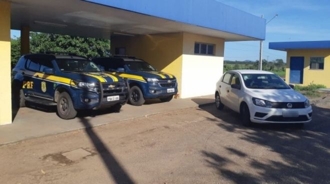PRF recupera dois carros locados que seria levados para a Bolívia