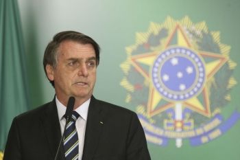 Bolsonaro cria 13º salário para beneficiários do Bolsa Família
