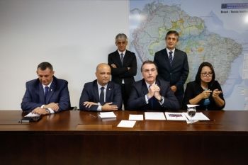 Bolsonaro autoriza liberação de emendas a prefeituras com dívidas