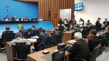 Deputados aprovam Dia Estadual da Família e homenagem a médico oncologista