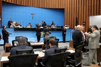 Deputados aprovam intérprete de libras em órgãos públicos e privados