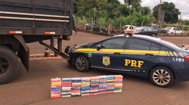 Policiais encontram 80 kg de cocaína escondidos em tanque de combustível de carreta