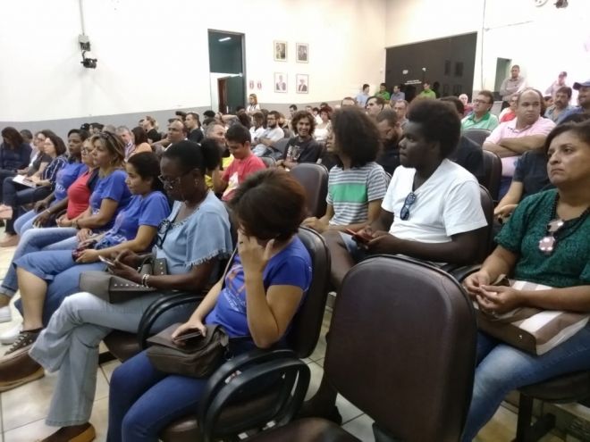 Educadores contra o projeto “Programa Escola Sem Partido” lotam a Câmara de Três Lagoas